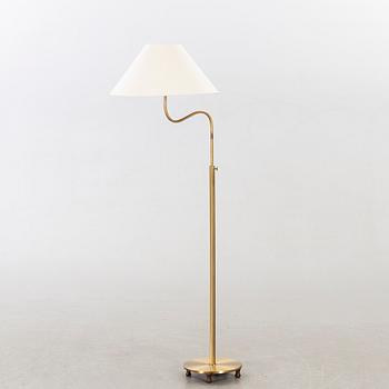 JOSEF FRANK, golvlampa, "Lilla Kamelen", modellnr 2568, Firma Svenskt Tenn.