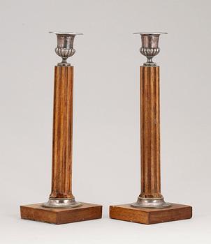 LJUSSTAKAR, ett par, sengustavianska, tidigt 1800-tal.