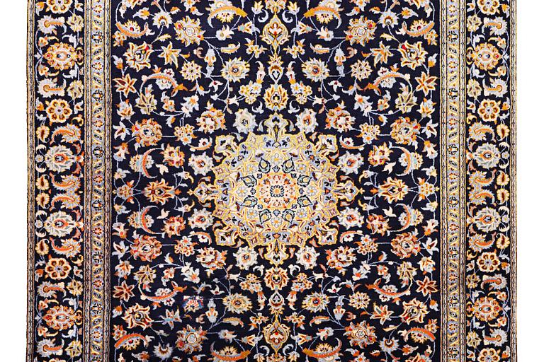 A Kashan carpet, c. 335 x 224 cm.