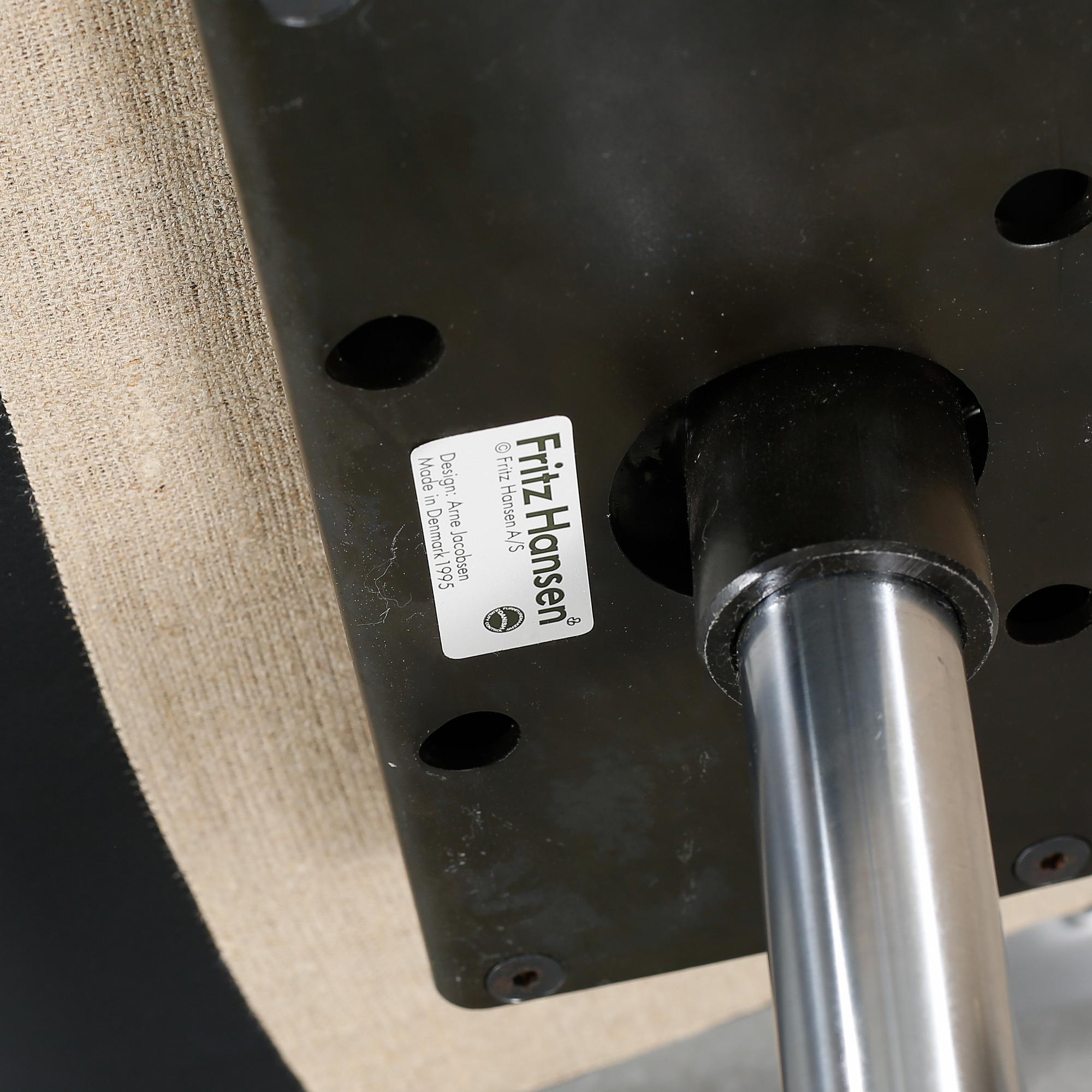 An office chair by Arne Jacobsen, "Oxford", Fritz Hansen, 1995.