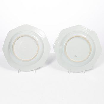 Skål samt tallrikar, ett par, porslin, Kina, Yongcheng (1723-35).