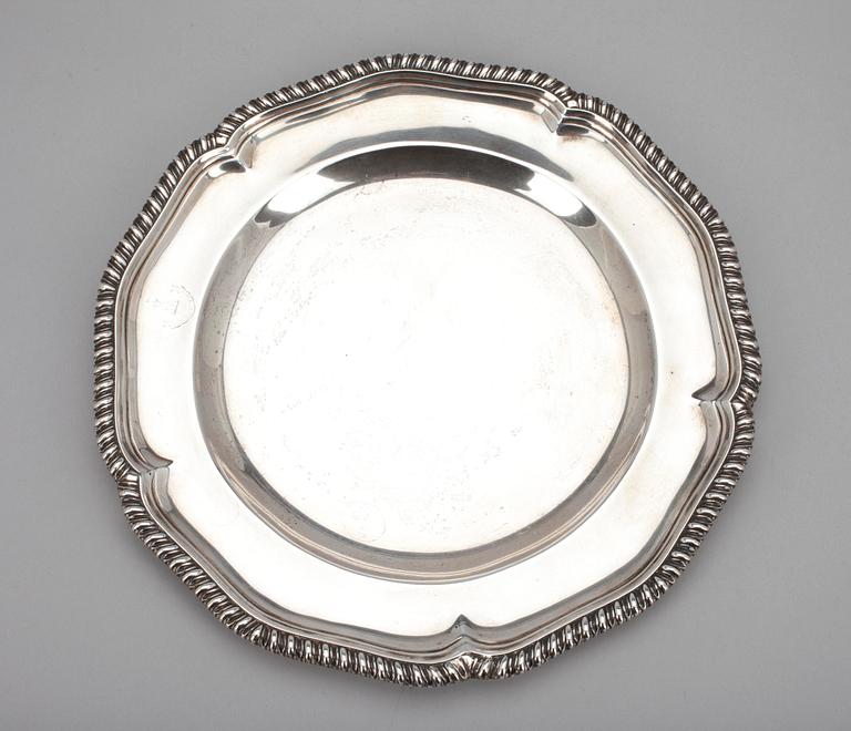 TALLRIK, silver, London 1898. Vikt 552 g.