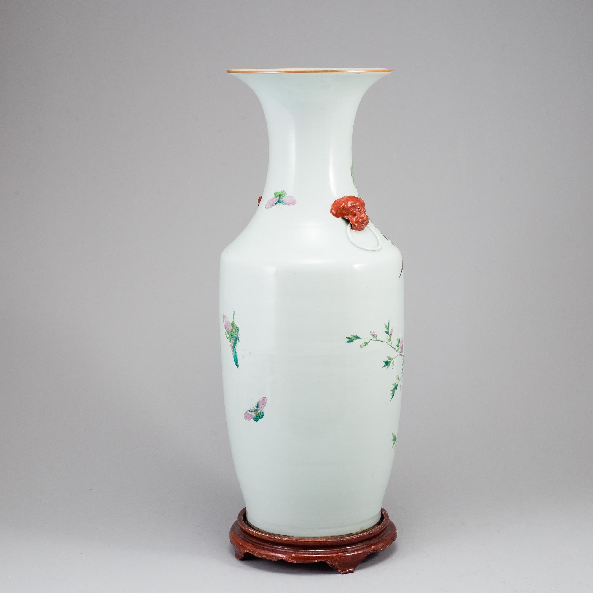 A large Chinese famille rose floor vase, 20th century.