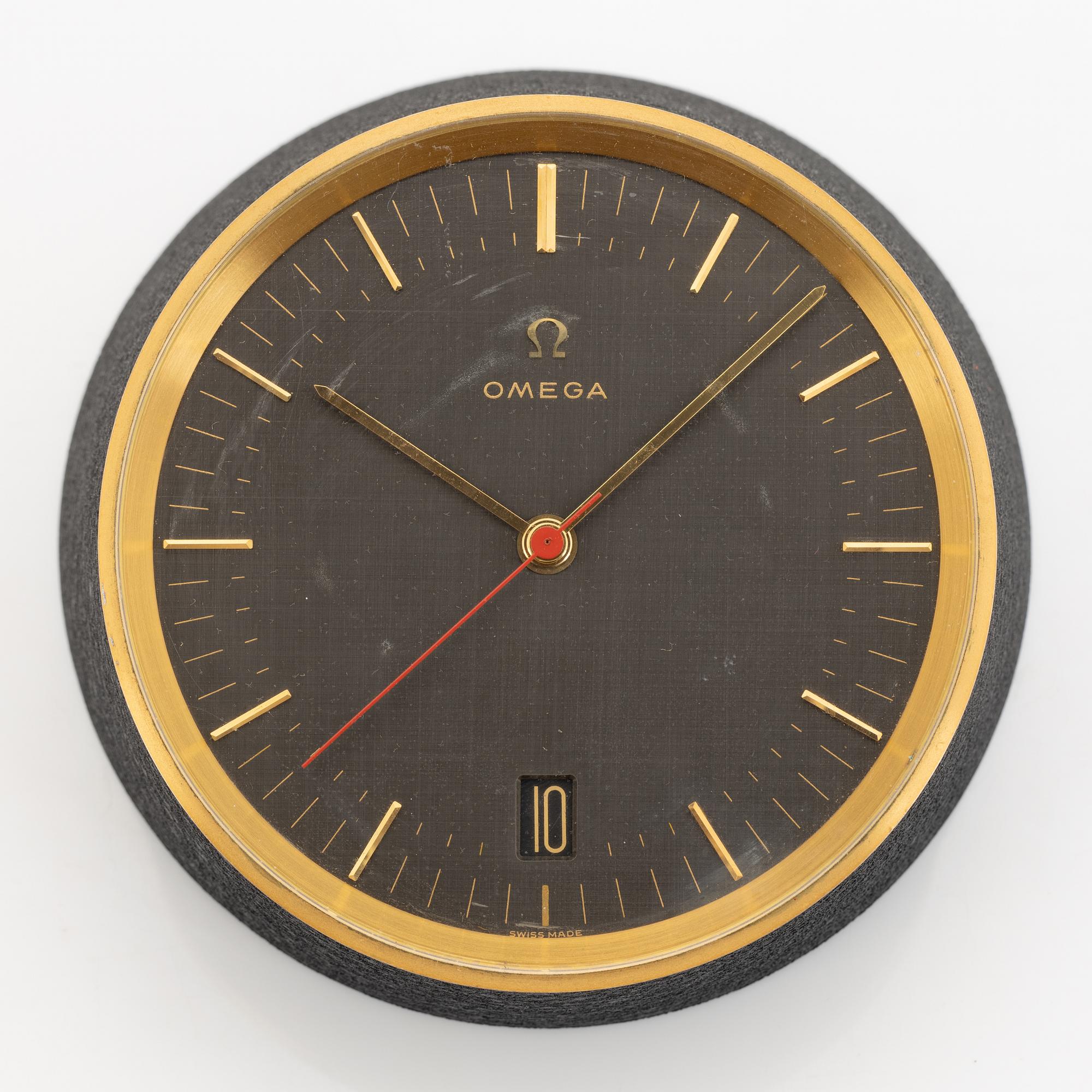 Omega, desk clock , Trunkcated line, 130 x 110 x 65 mm.