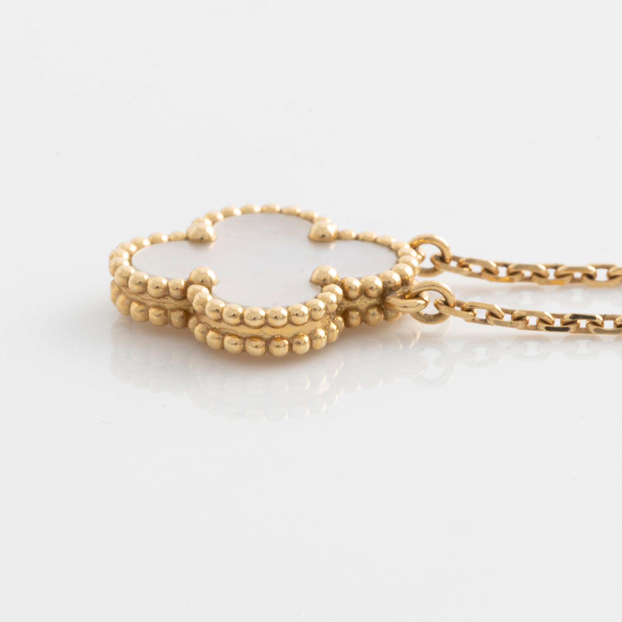 Van Cleef & Arpels "Alhambra" hängsmycke.