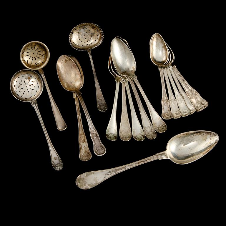 PARTI SILVER, 17 delar, delvis Otto Wilhelm Kjellberg, Västerås, 1800-tal. Vikt 940 g.