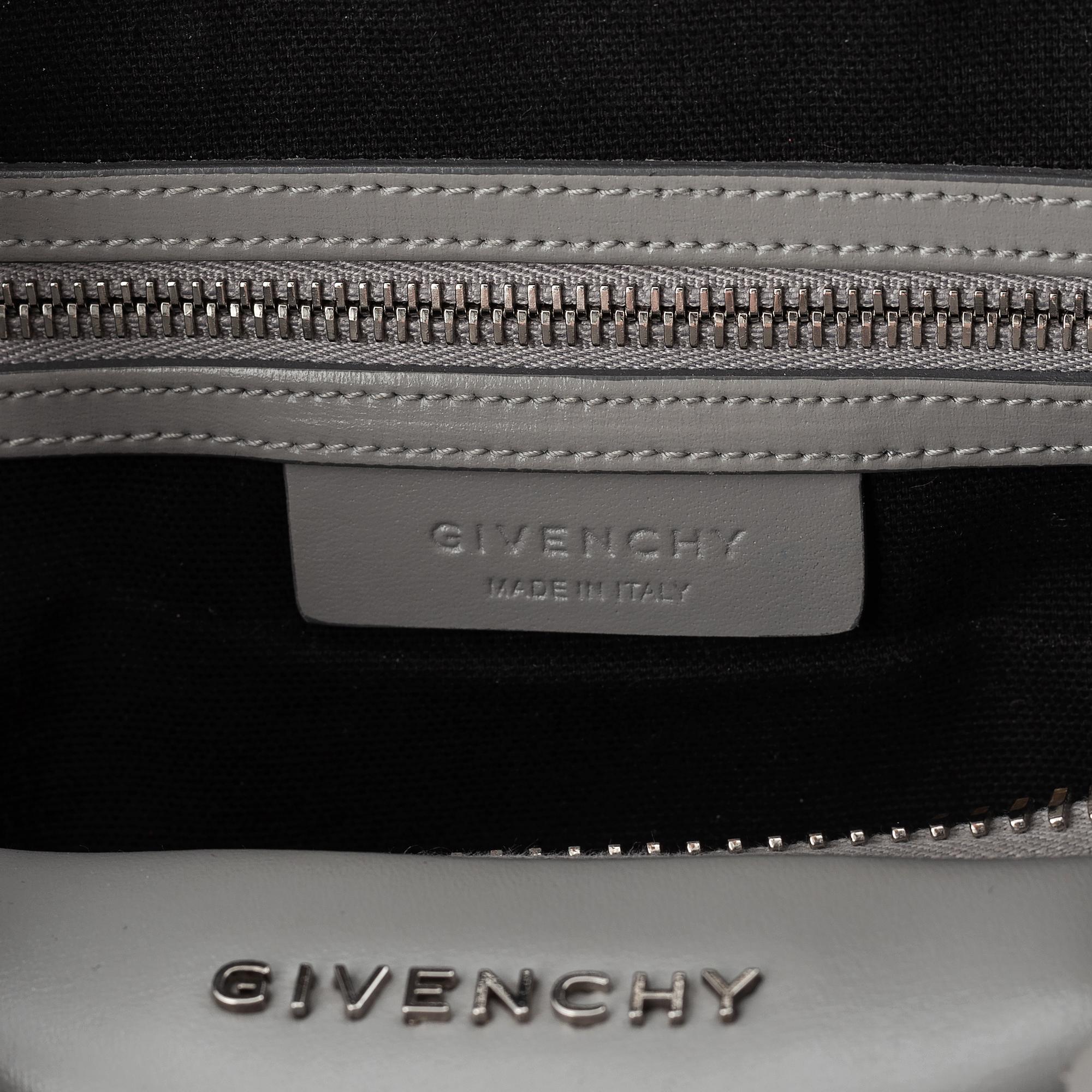 Givenchy, a grey leather 'Antigona Small' handbag.