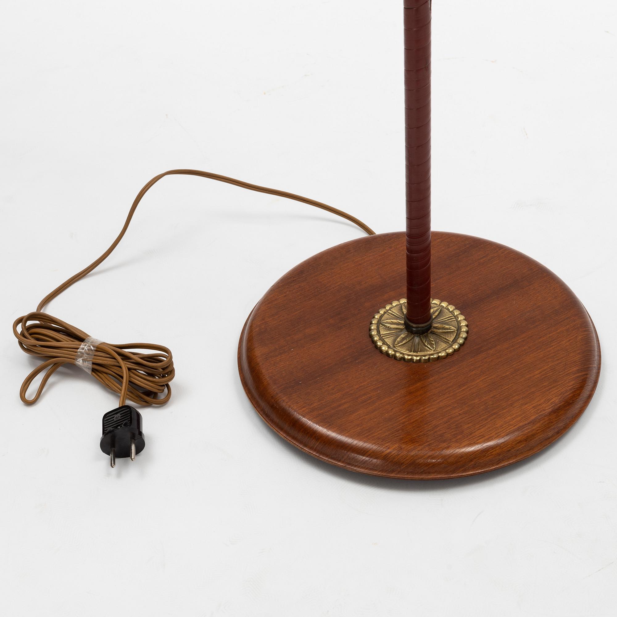 A mid 20th Century floor lamp.