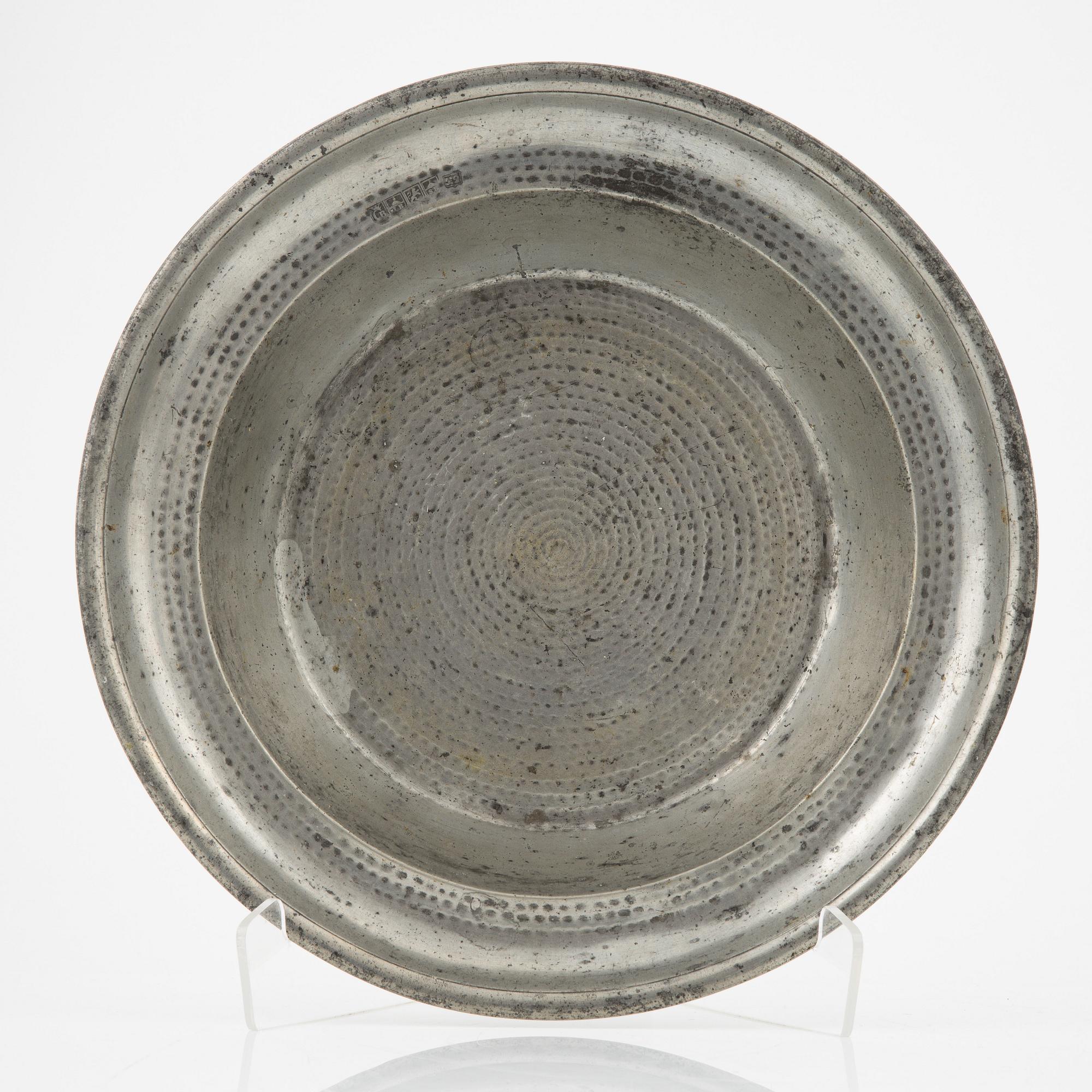 Fat, 3 st, tenn, bl a Johan Daniel Schmitt, Norrköping 1748.