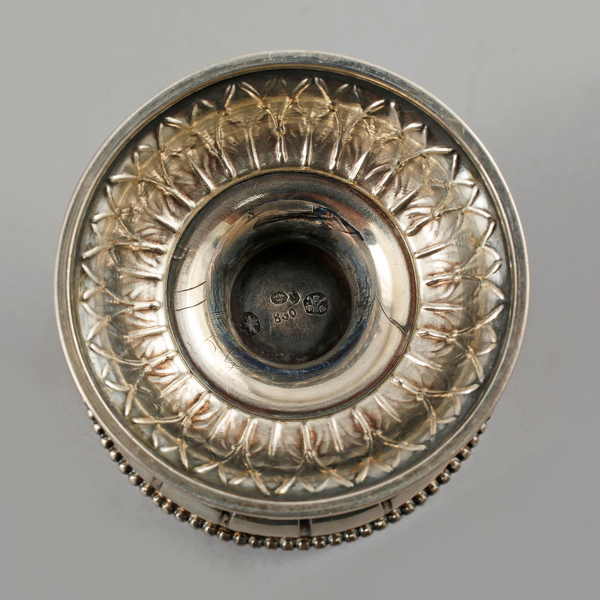 STRÖARE, ett par, silver och glas, svenska imporstämplar, gustaviansk stil, 1900-talets första hälft.