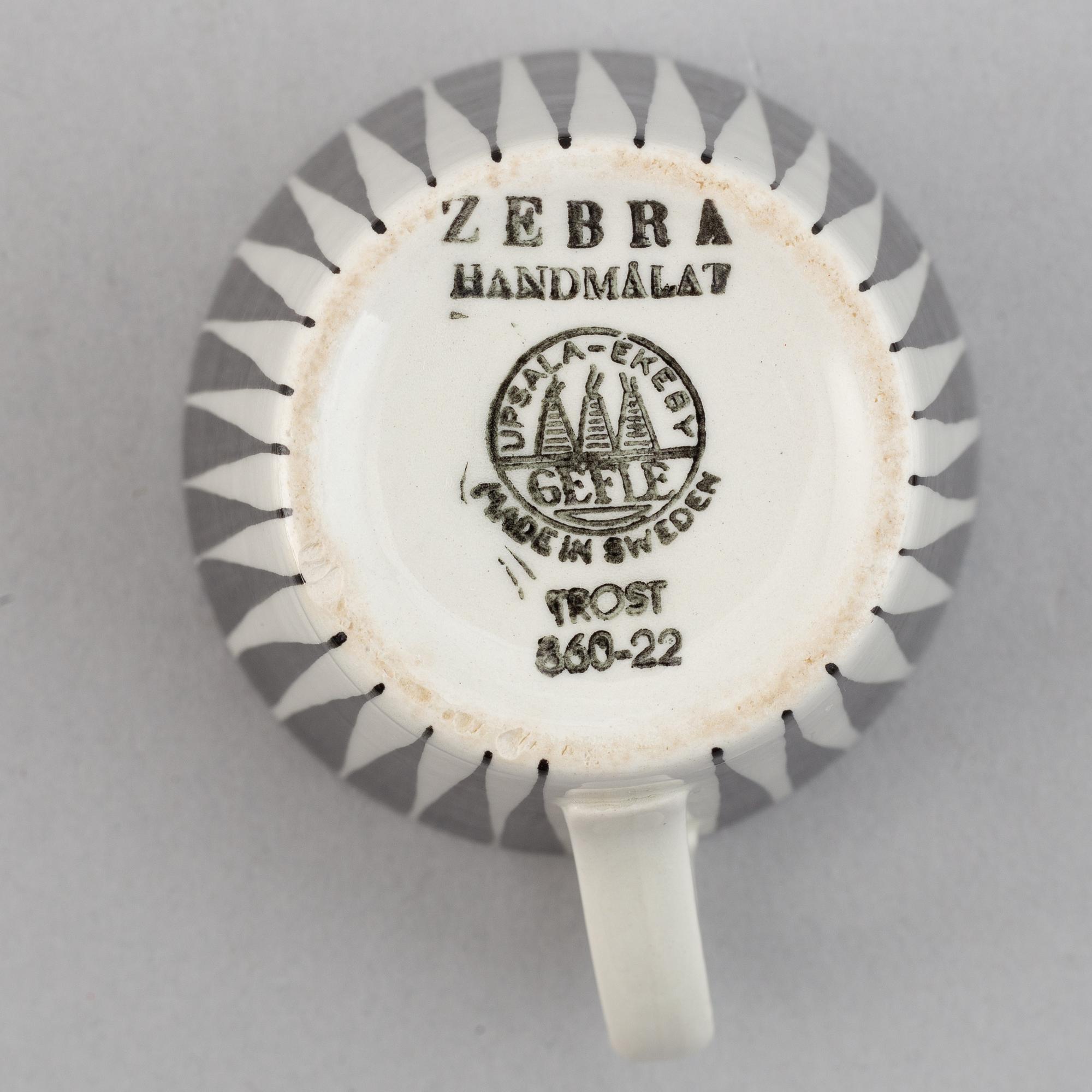 Eugen Trost, kaffekoppar med fat, 7 st, flintgods, "Zebra", Gefle.