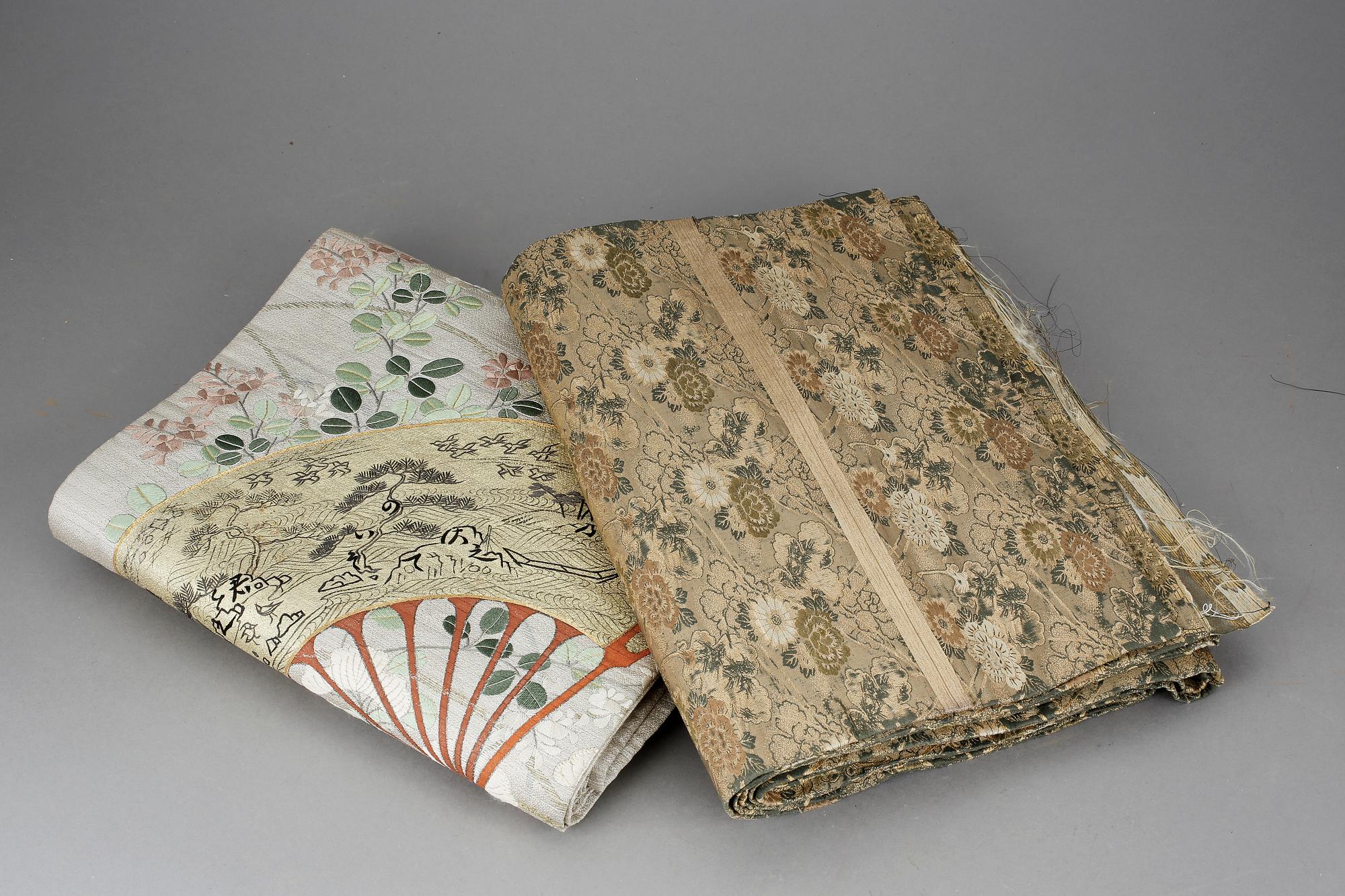 OBISKÄRP, 2 ST SAMT 2 TEXTILDELAR, Japan 1900-tal.
