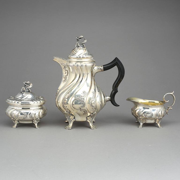 KAFFESERVIS, 3 delar, silver, rokokostil, CG Hallberg, Stockholm 1950-51. Tot ca 1330 gram.