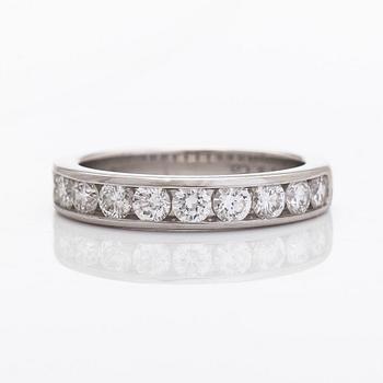 Tiffany & Co, ring, halvallians, "Tiffany Setting", platina och briljantslipade diamanter.