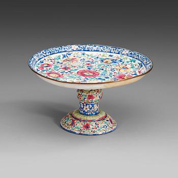 1523. TAZZA, emalj på koppar. Qing dynastin, 1800-tal.