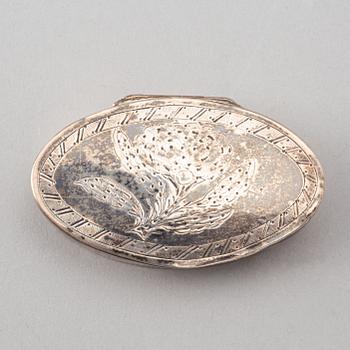 Thomas Beckman d.y. (1727-1759), bägare, silver, Örebro samt dosa och kopp, silver, 1800/1900-tal.