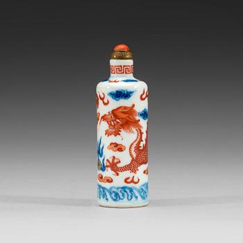 35. A porcelain snuff bottle, Qing dynasty, with Guangxu six-character mark and of the period (1875-1908).