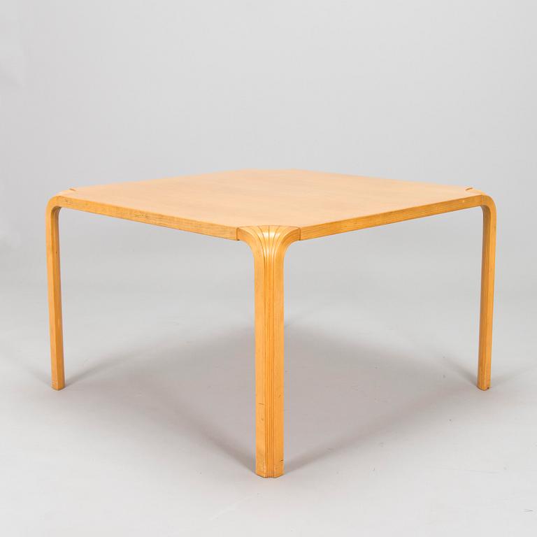 Alvar Aalto, soffbord, modell MX800B, Artek 1960-tal.