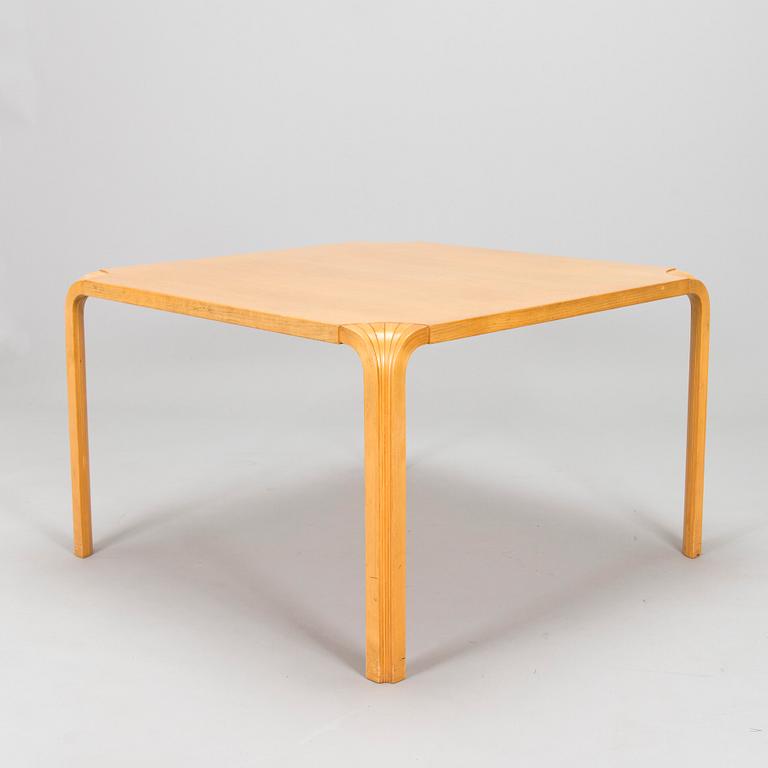 Alvar Aalto, A 1960s model MX800B coffee table for Artek.