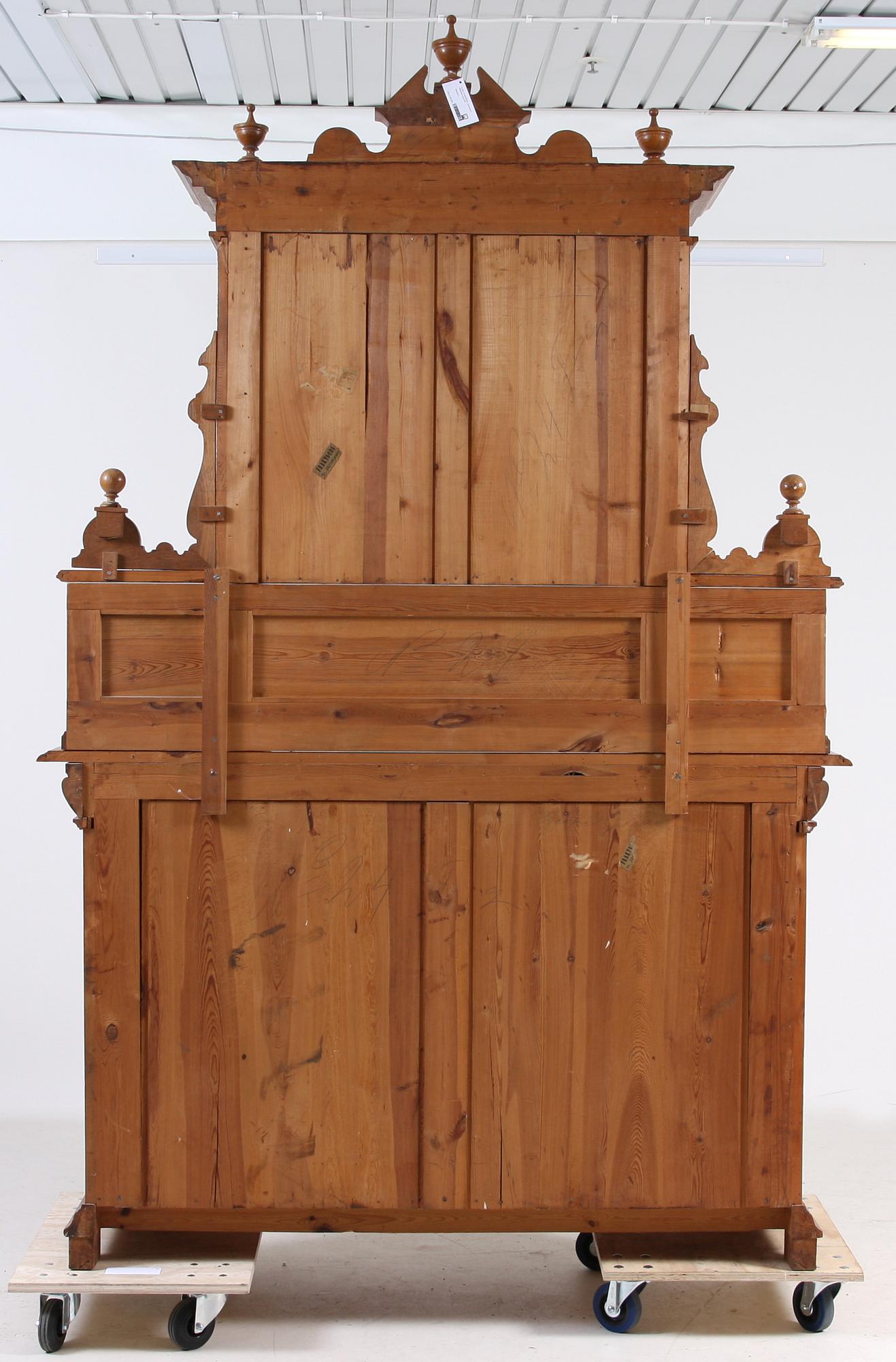 STOLPSKÄNK, nyrenässans, 1800-talets andra hälft.