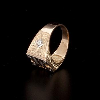 KLACKRING, guld 14K, briljantslipade diamanter, tot. 0,44 ct. Vikt 12,43 g. Intyg.