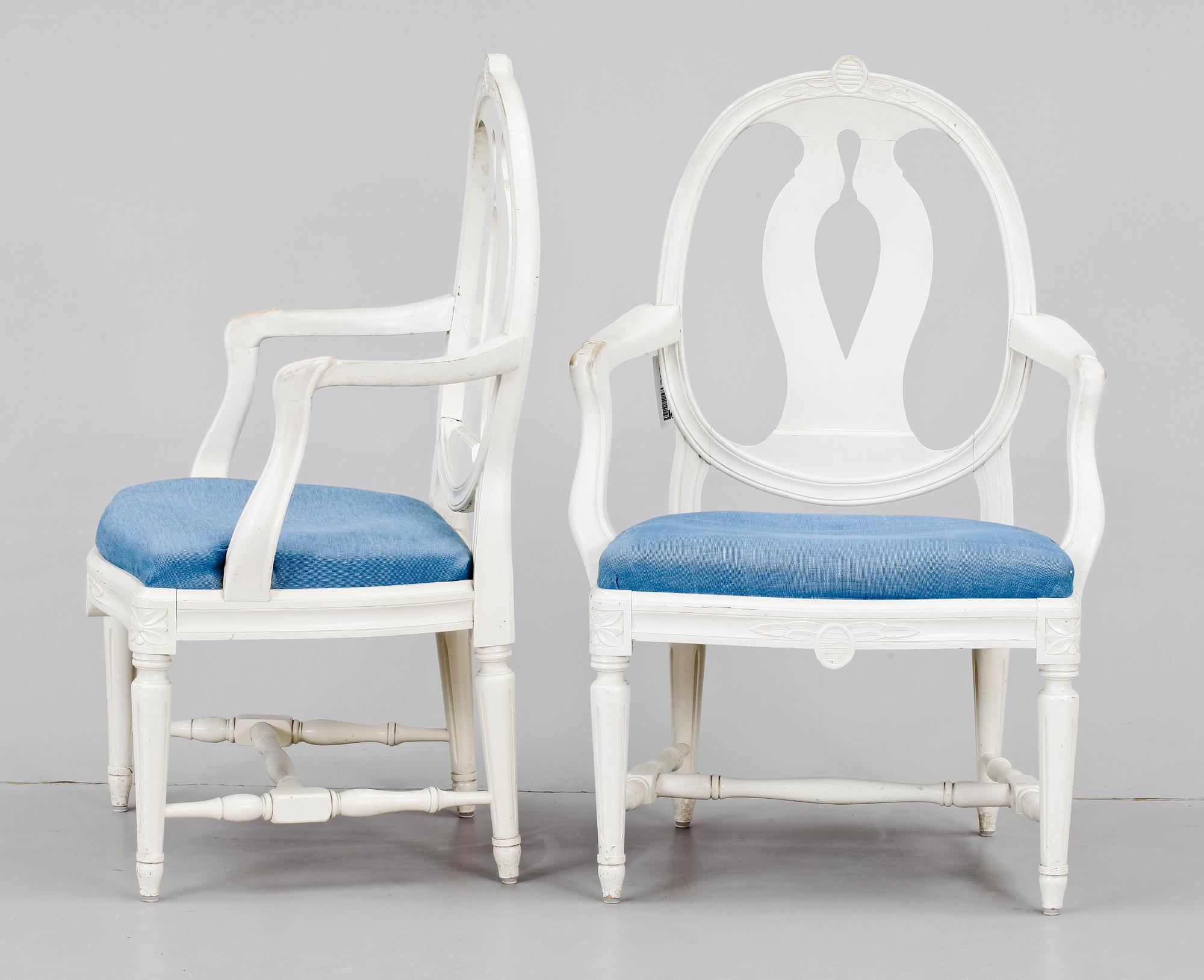 KARMSTOLAR, ett par, gustaviansk stil, 1900-talets andra hälft.