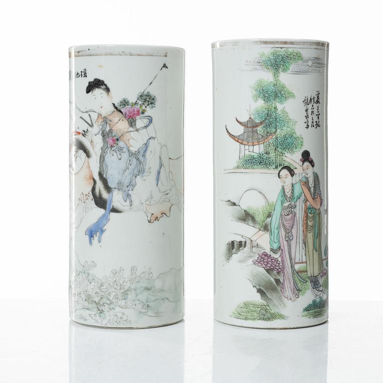 A pair of porcelain vases and a pair of table lamps, China, 20th Century.