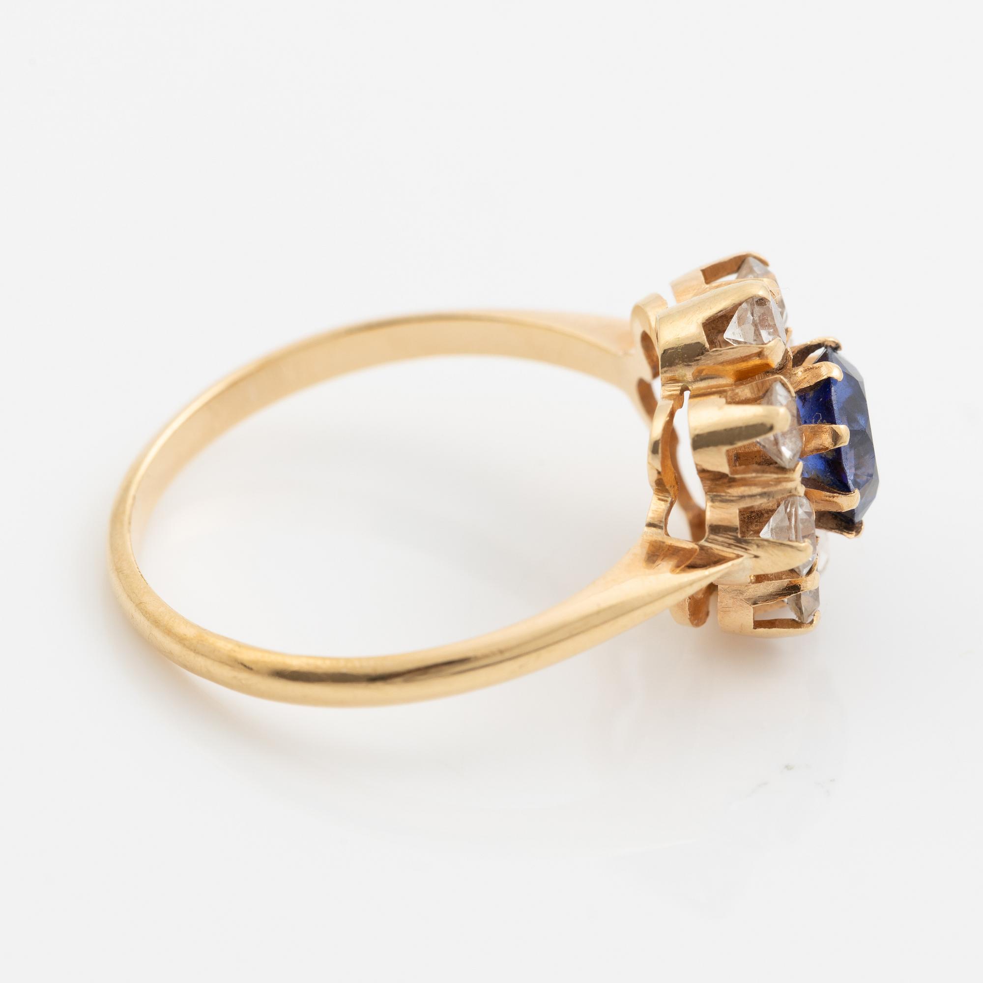 Ring, 18K guld med safir och vita stenar. 1940-tal.