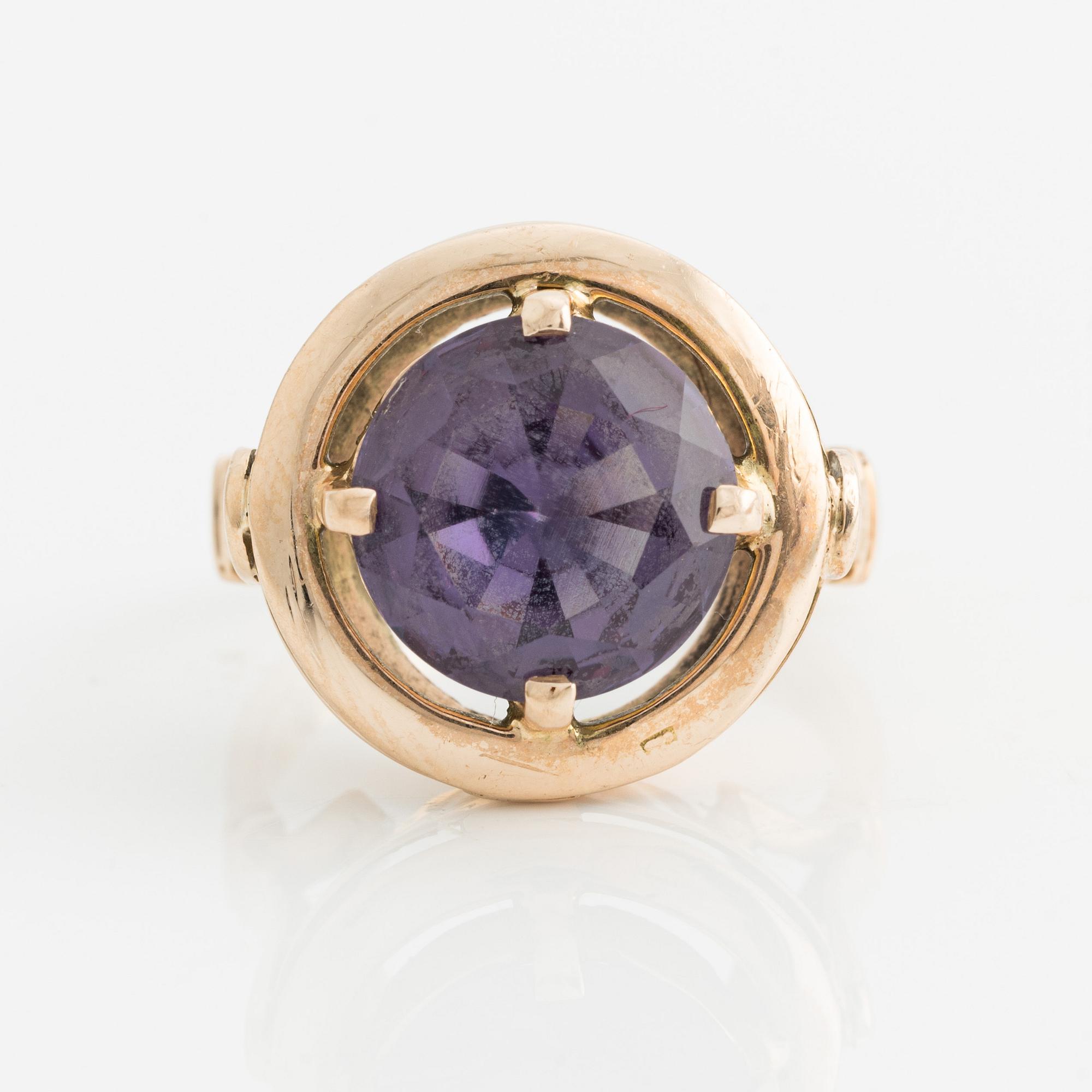 Bracelet and ring with color-changing synthetic stones.