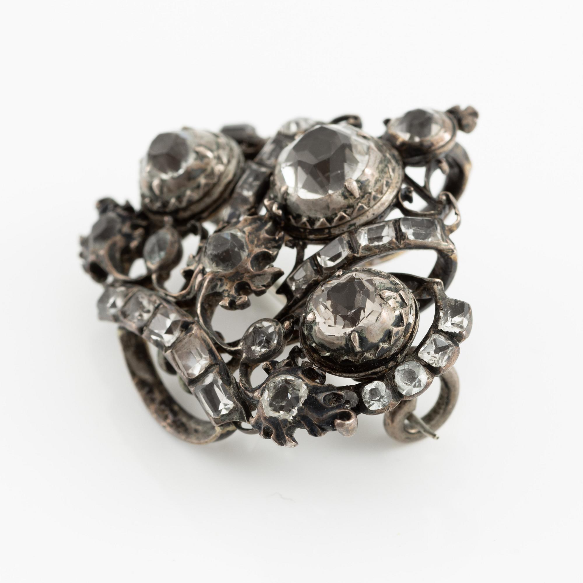 A brooch, a brooch pin, and a pendant, likely 19th century.