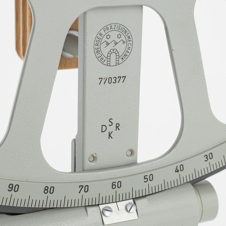 Trommel-sextant, VEB Frieberger Präzisionsmechanik, Freiberg, Tyskland.