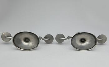 KANDELABRAR, ett par, tenn. Edvin Ollers, Stockholm 1941.