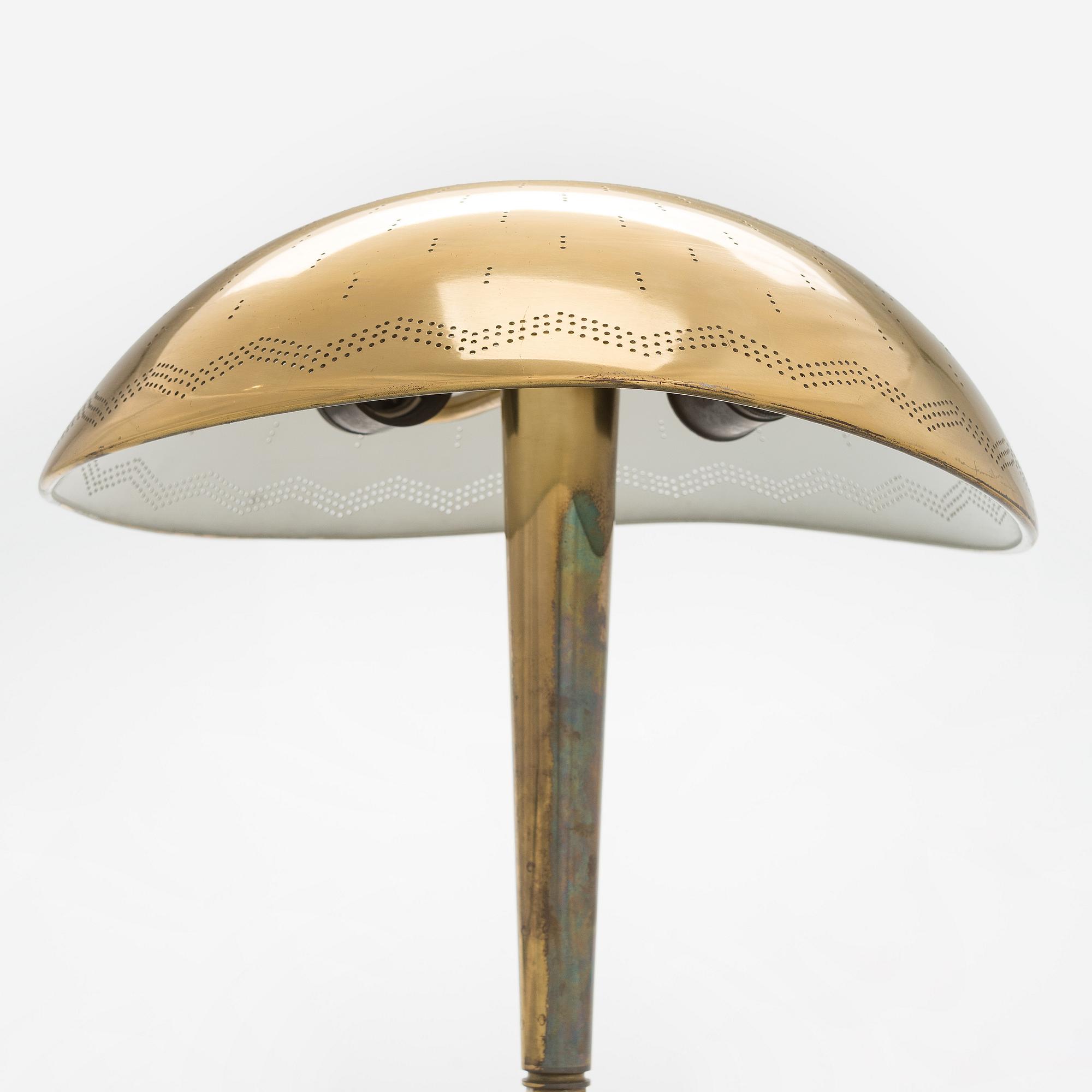 Paavo Tynell, pöytävalaisinpari, malli 5061, Idman 1900-luvun puoliväli.