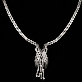 COLLIER, 18k vitguld med briljantslipade diamanter tot ca 0,25 ct. Vikt ca 43 gram.