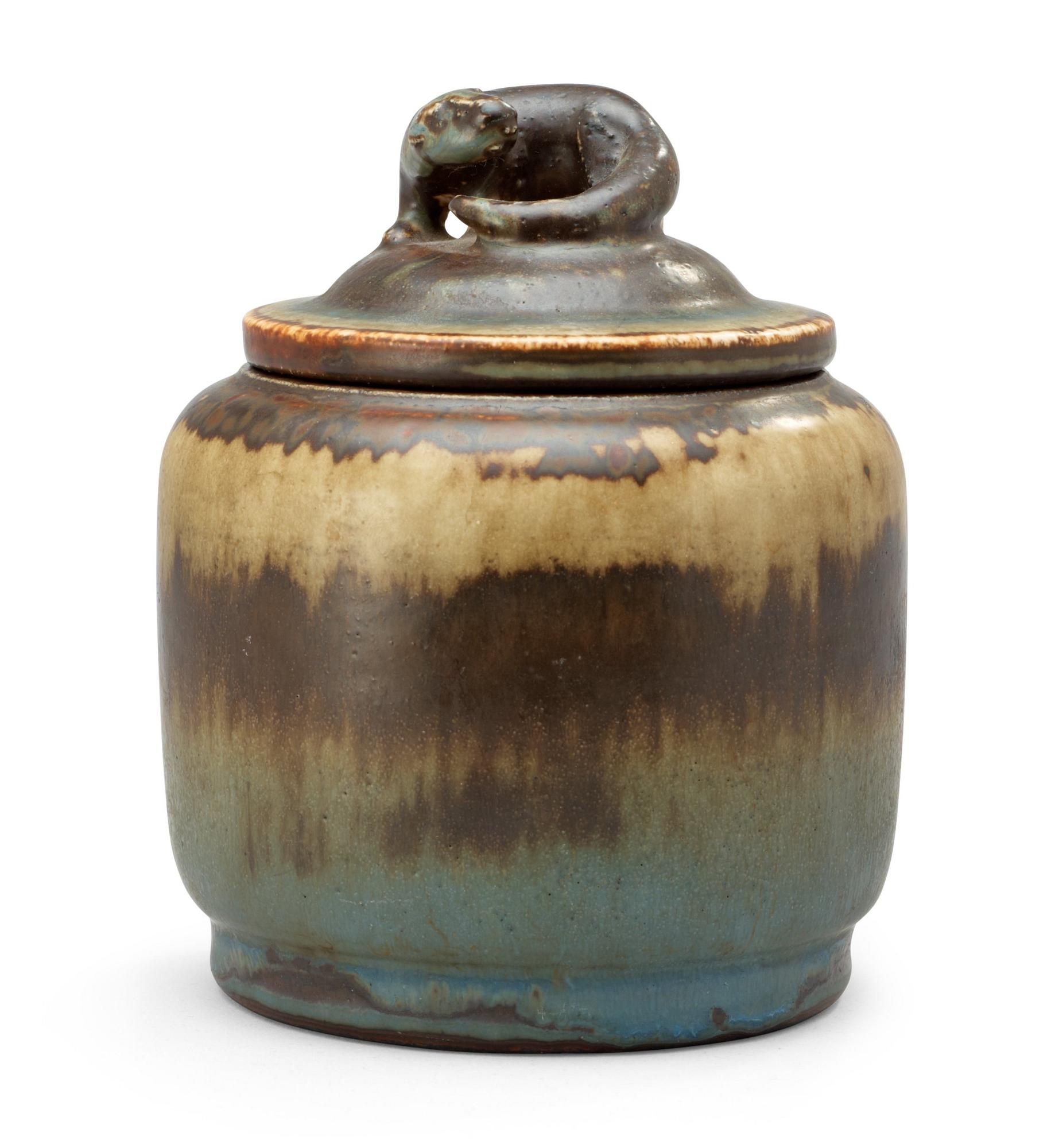 A Gunnar Nylund stoneware jar and cover, Bing & Grøndahl, Denmark 1920's-30's.