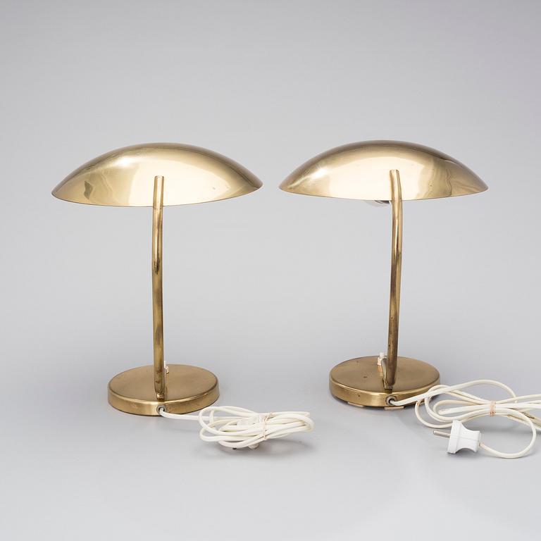 A PAIR OF TABLE LAMPS. Manufactured by Itsu. 1950s.