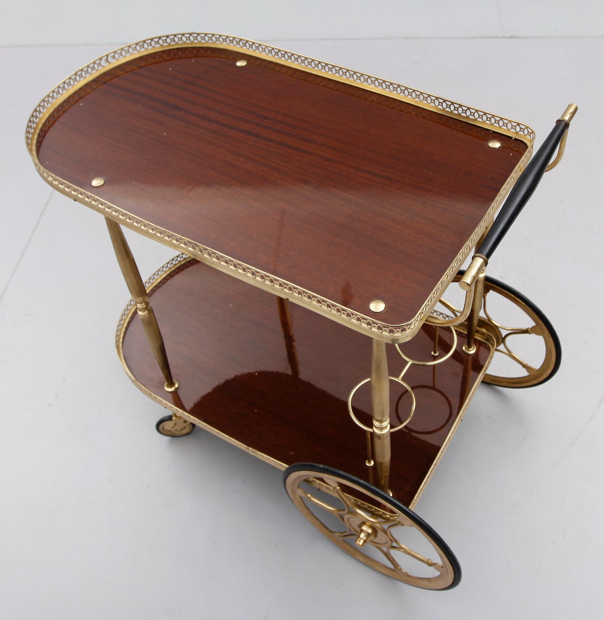 SERVERINGSVAGN, 1900-talets mitt.