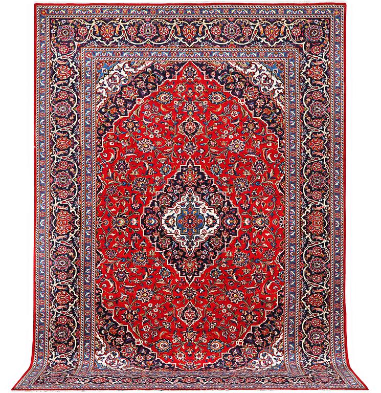 A Kashan carpet, c. 374 x 257 cm.