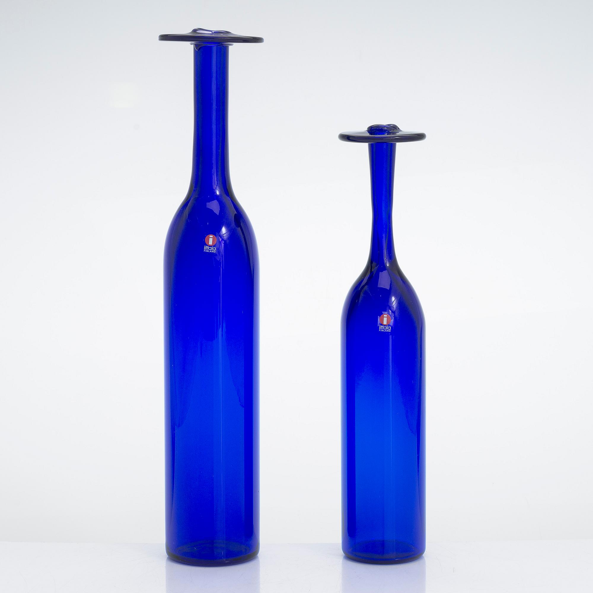 Oiva Toikka, two glass bottles, signed Oiva Toikka Nuutajärvi 168/2000 and 398/2000.