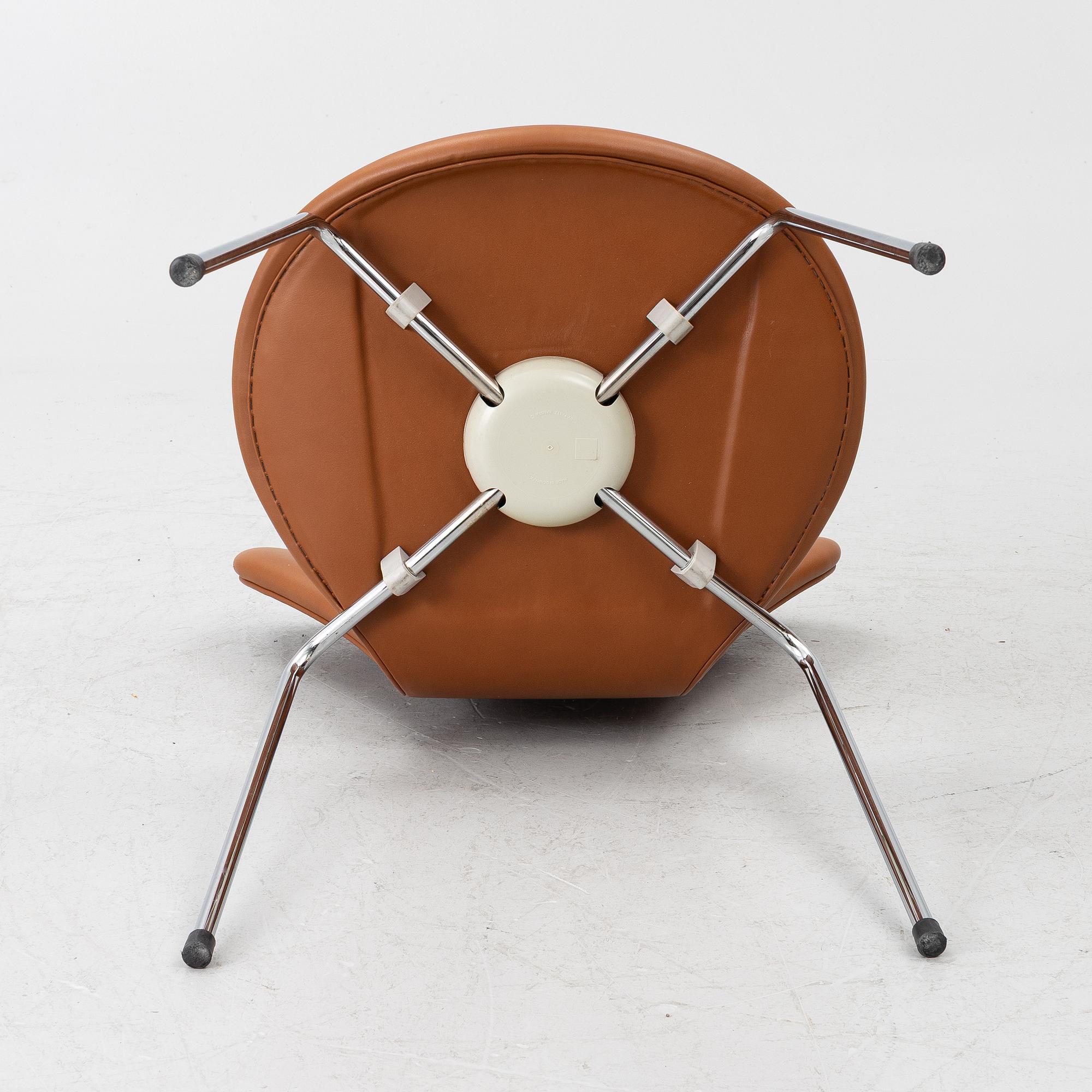 Arne Jacobsen, Four 'Series 7' chairs, Fritz Hansen, Denmark.
