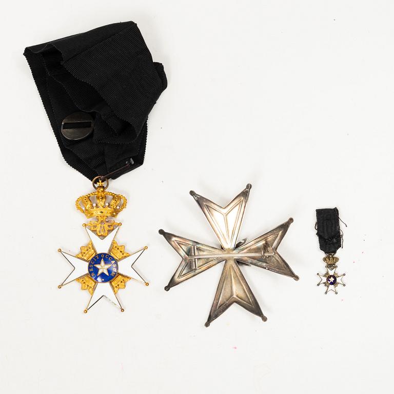 The Order of the North Star, a commander's set with a cross in 18k gold and a sash of silver.