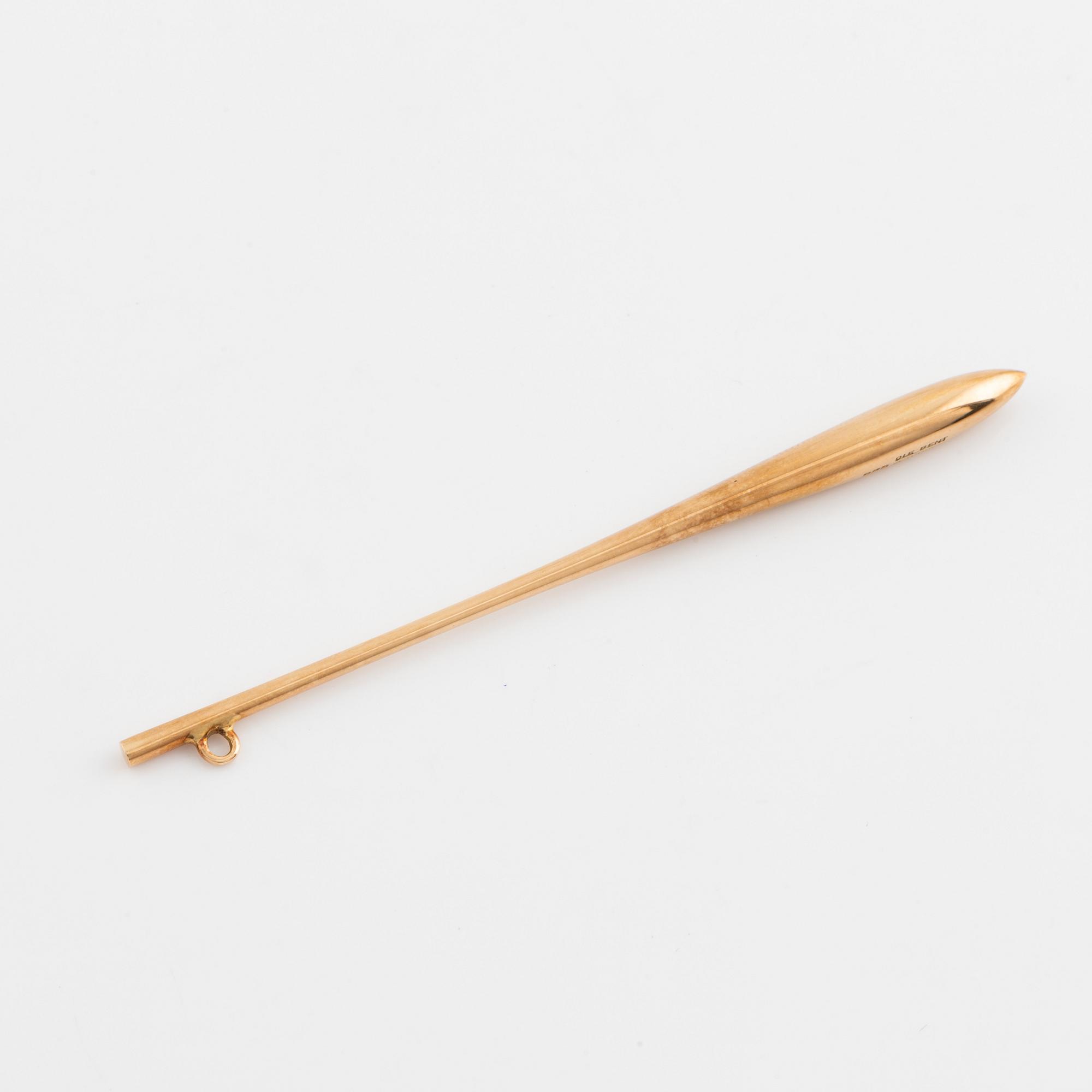 Ole Bent Petersen, 14K gold, slender gold drop pendant.