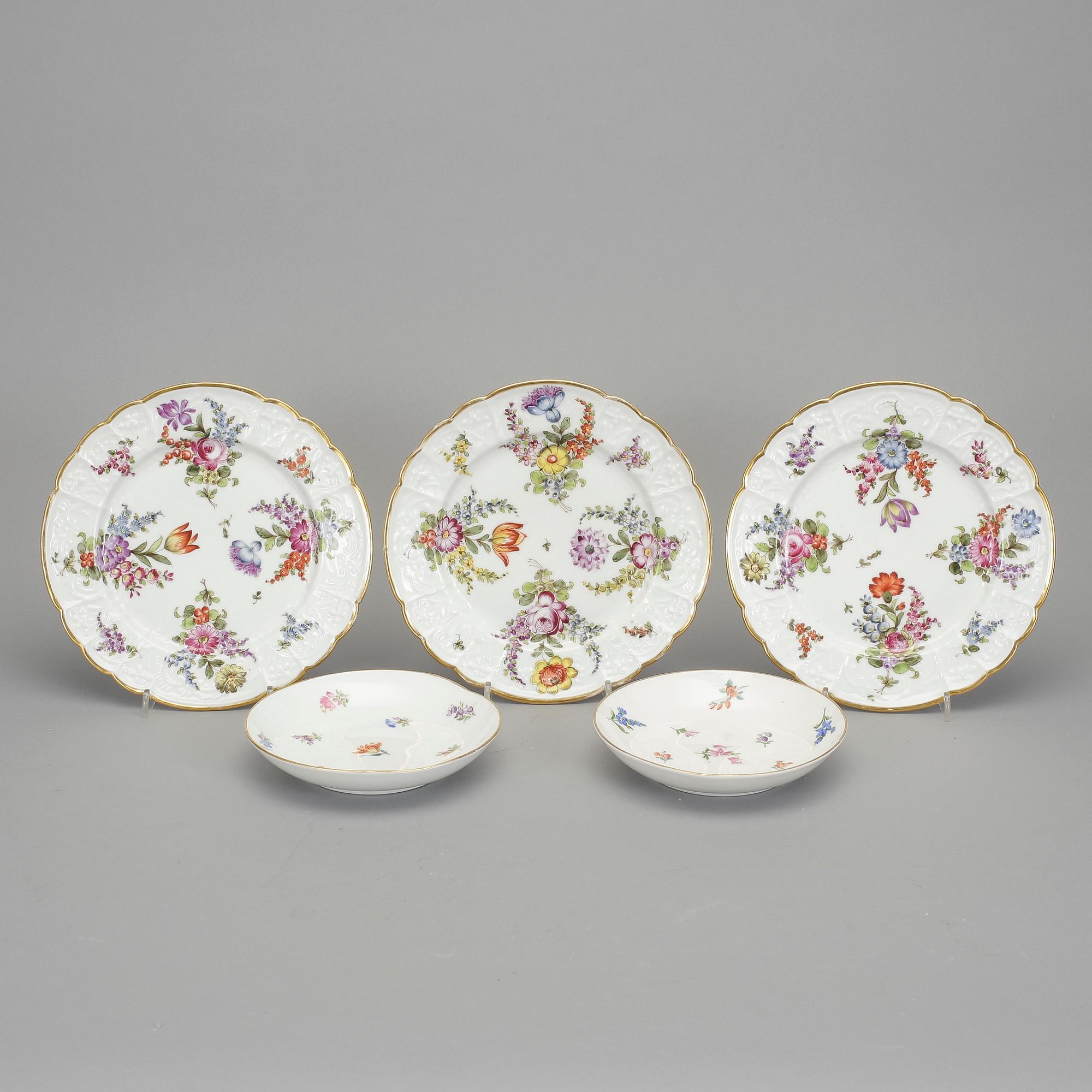 SKÅLFAT och TALLRIKAR, 3 st, porslin, bl.a.  Meissen 1800/1900.