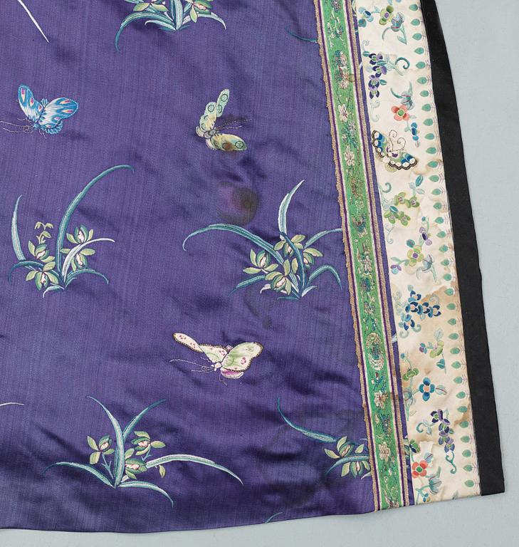 A silk coat, late Qing dynasty. Height 136 cm.