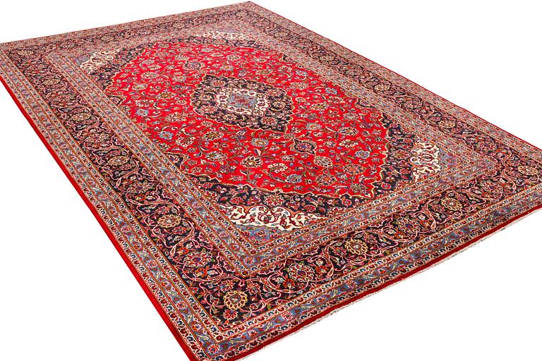 A Keshan carpet, c. 363 x 254 cm.