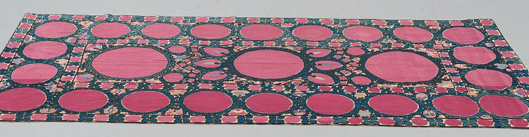 A SUZANI EMBROIDERY, an antique Tashkent, Uzbekistan, ca 217,5 x 112,5 cm.