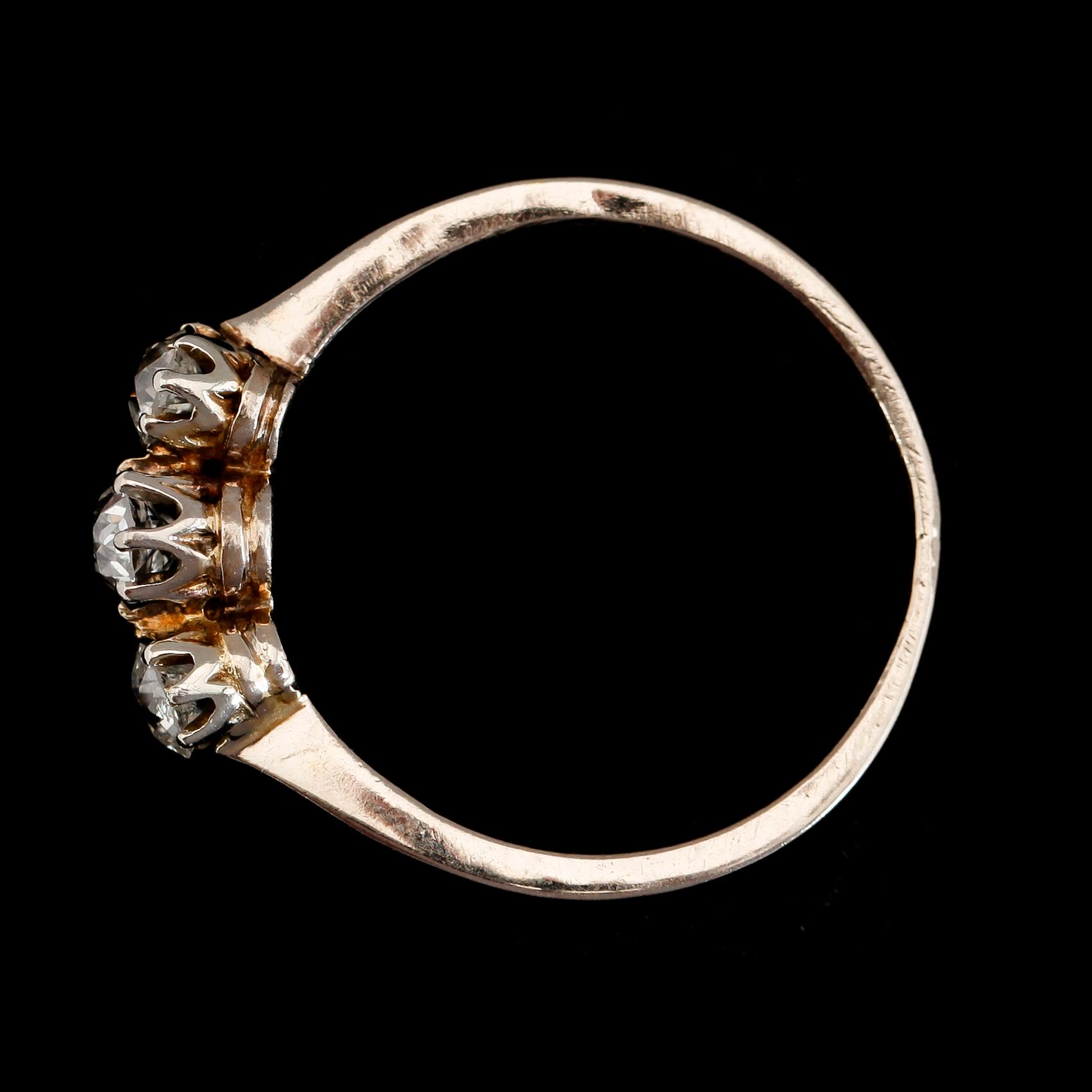 RING, 18K vitguld och gammalslipade diamanter tot ca 0.50 ct, svenska stämplar 1940.