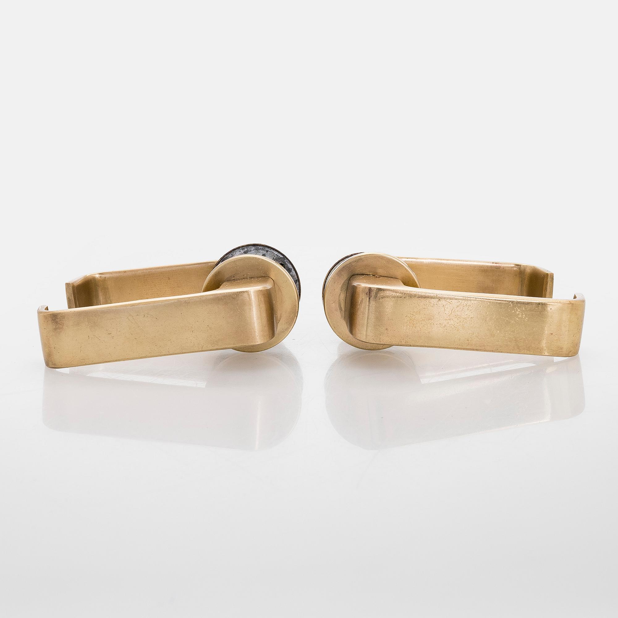 Timo Sarpaneva, dörrhandtag, 8 par, "Lasta" för Primo Oy. Formgiven 1964.