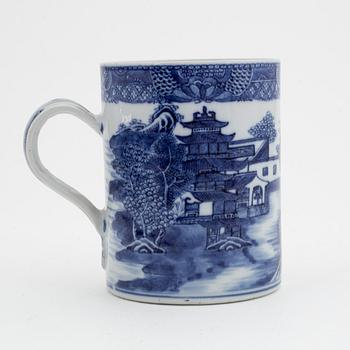 A large blue and white tankard, Qing dynasty, Qianlong (1736-95).