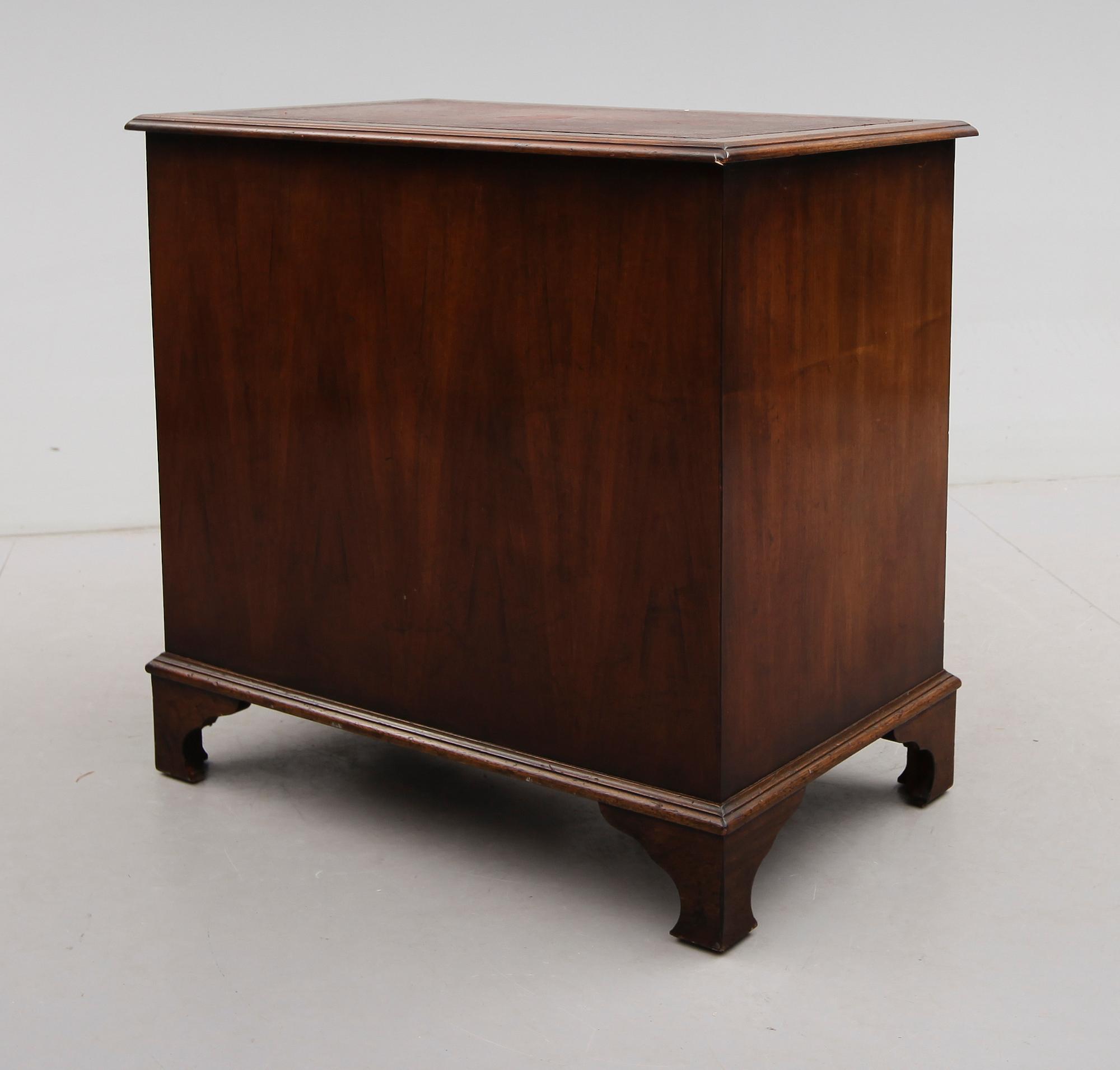 SKRIVBORD, England, omkring år 1900.